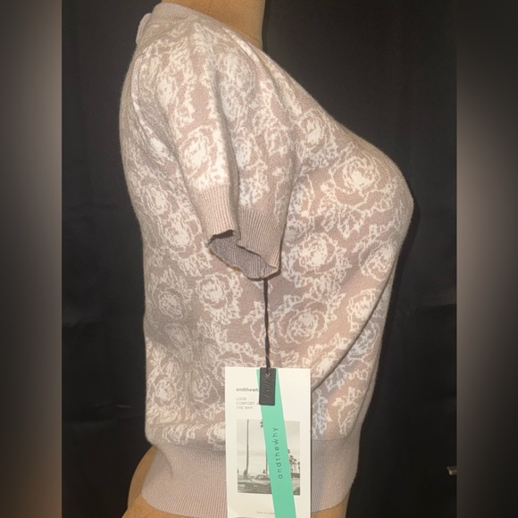 💰⬇️ Beige Floral Knit Top - Picture 2 of 7